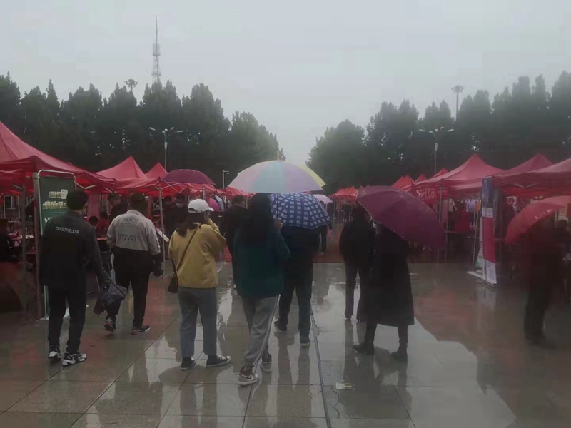 “雨中求賢，職等你來”農(nóng)達(dá)生化參加中牟縣招才引智人才招聘會(圖3)
