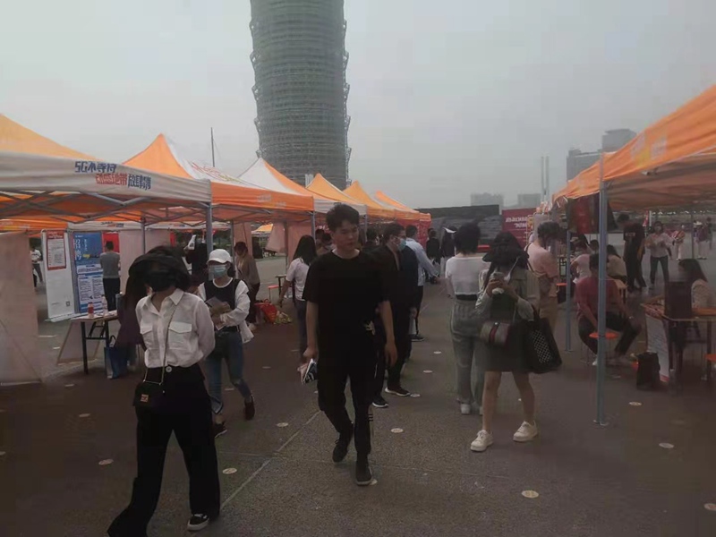 鄭州農達生化參加鄭東新區(qū)第十二屆 “如意前程”招聘會(圖2)